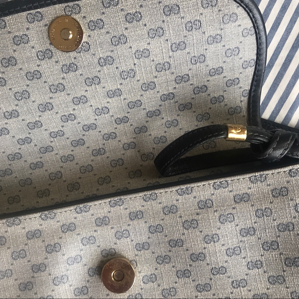 ❌SOLD❌ True Vintage GUCCI crossbody - Picture 1 of 10